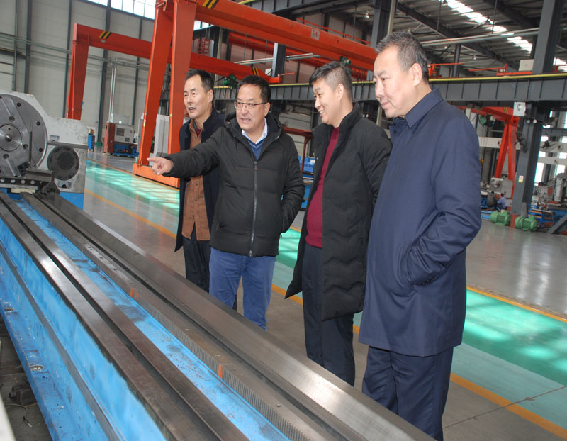 東莞市正翔模具公司領(lǐng)導(dǎo)來星火機(jī)床公司參觀交流