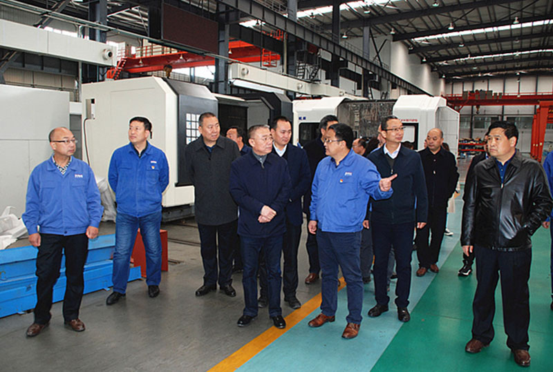 天水市委書記王銳來星火機(jī)床公司調(diào)研