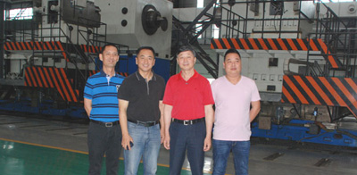 鴻海龍公司總經(jīng)理來星火機(jī)床公司考察訂貨