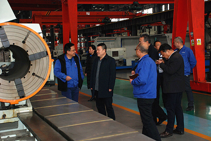 副市長(zhǎng)赫文杰來星火機(jī)床公司調(diào)研生產(chǎn)經(jīng)營(yíng)工作