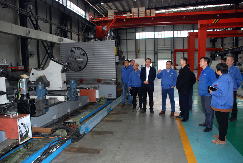 天水市委常委、副市長劉驍來星火機床公司調(diào)研