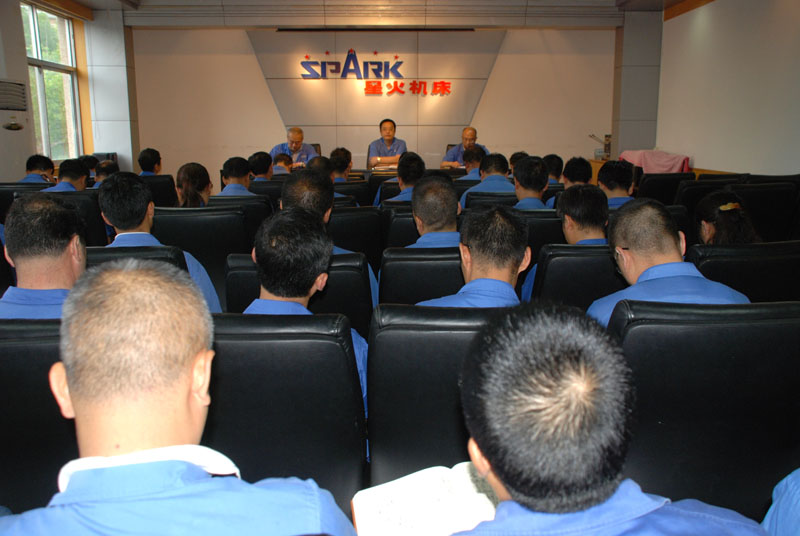 星火機(jī)床公司開展廠務(wù)公開  發(fā)揮職代會(huì)作用