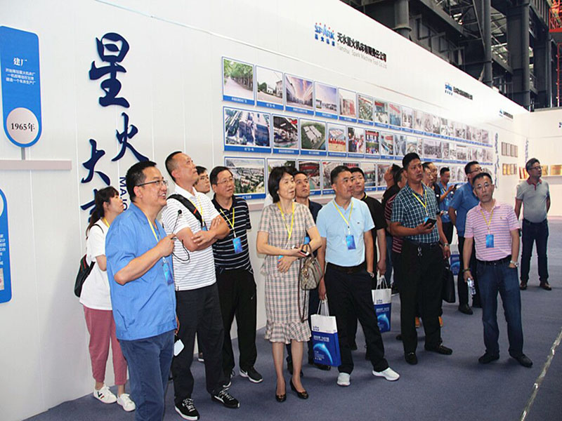 星火機(jī)床集團(tuán)隆重召開(kāi)2019年度中國(guó)區(qū)經(jīng)銷(xiāo)商大會(huì)