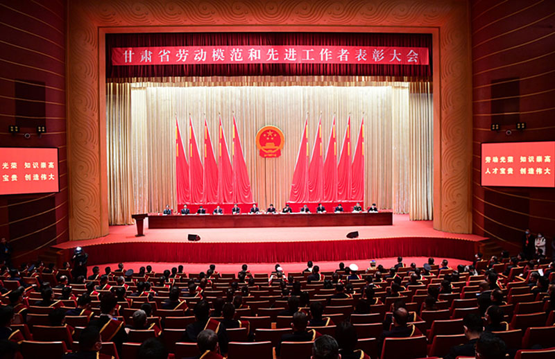 星火機床公司展海瑜被授予甘肅省勞動模范稱號