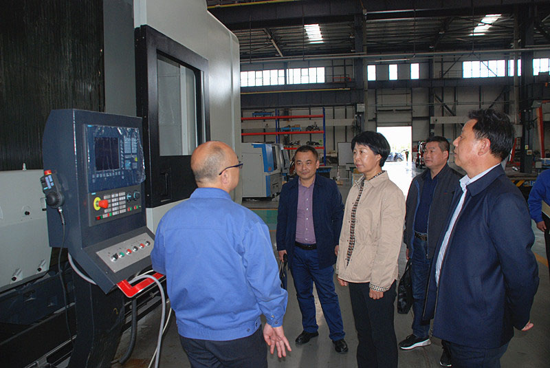 天水市人大副主任王曉琴來星火機床公司調(diào)研