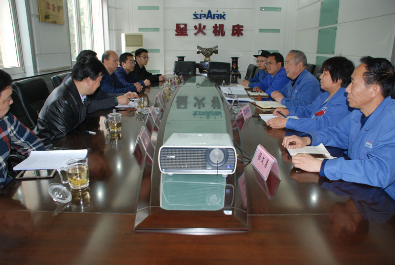 甘肅省工信廳有關(guān)部門領(lǐng)導(dǎo)來星火機床公司調(diào)研