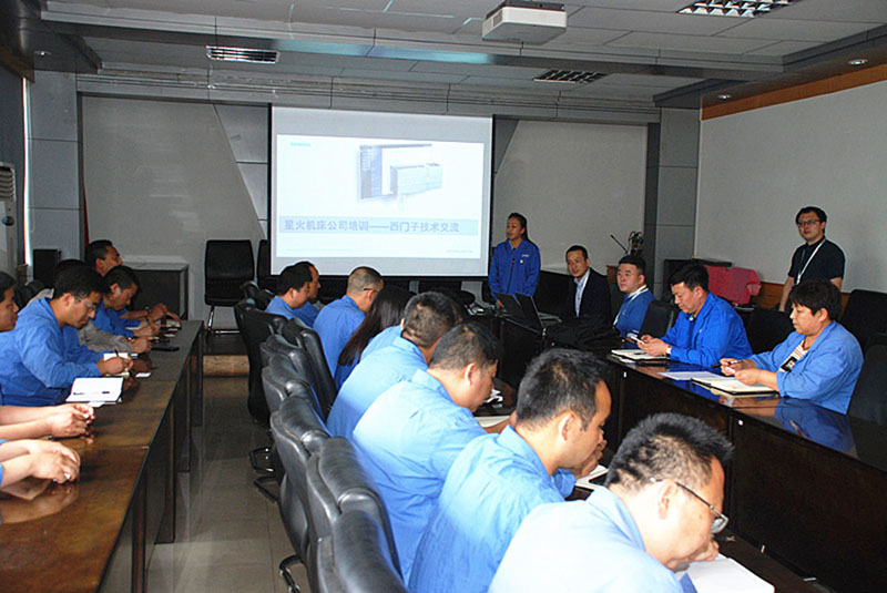 星火機床邀請西門子公司專家舉辦數(shù)控系統(tǒng)知識培訓(xùn)