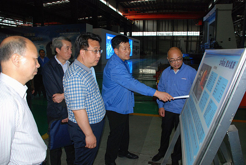 蘭州市工信局領(lǐng)導(dǎo)考察星火機床公司