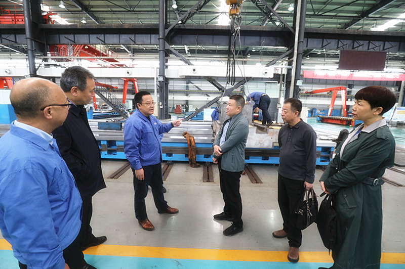 甘肅省財政廳副廳長郝文杰來星火機床調(diào)研