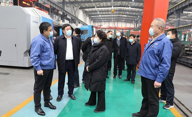 天水市委書記張永霞陪同金川集團公司領(lǐng)導(dǎo)一行考察星火機床公司