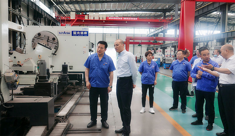 省科技廳廳長張世榮來星火機(jī)床調(diào)研科技創(chuàng)新工作