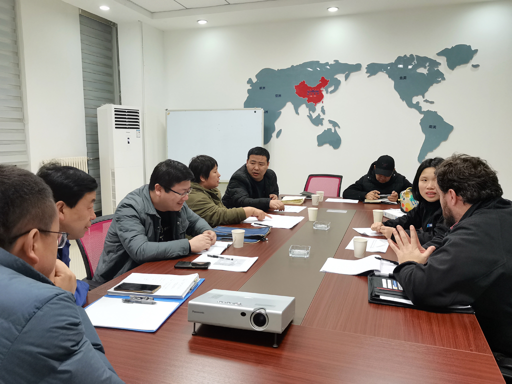 法國索瑪子公司總經理德拉布來星火機床集團公司匯報工作并考察用戶現(xiàn)場