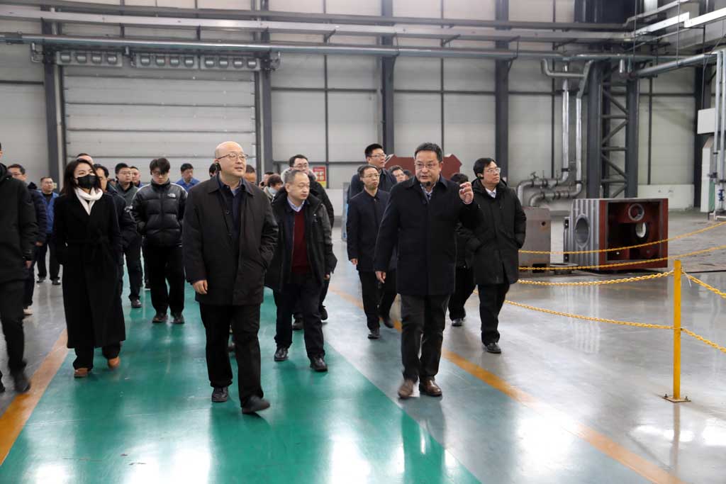 國家部委相關(guān)部門領(lǐng)導(dǎo) 科研院所權(quán)威專家教授 裝備制造領(lǐng)域企業(yè)家一行齊聚星火機床參觀