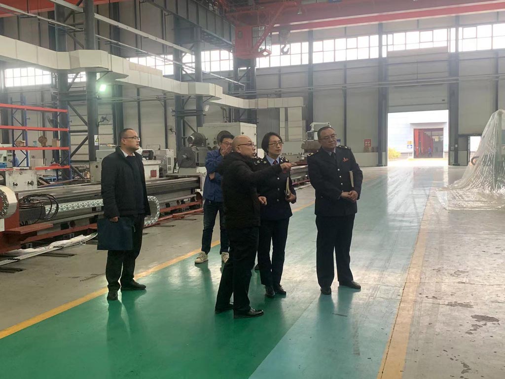 天水市經(jīng)開區(qū)稅務(wù)分局副局長(zhǎng)張曉梅到星火公司調(diào)研