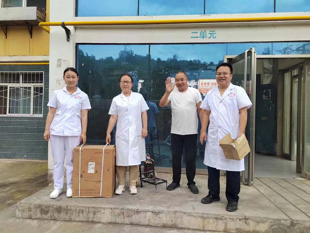 退休職工吳洪華為星火醫(yī)院無償捐贈制氧機