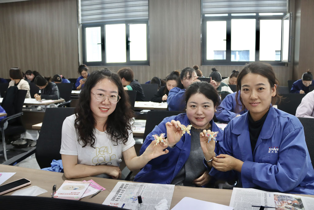 情暖三八 賦能巾幗——星火數(shù)控開展三八婦女節(jié)系列活動(dòng)