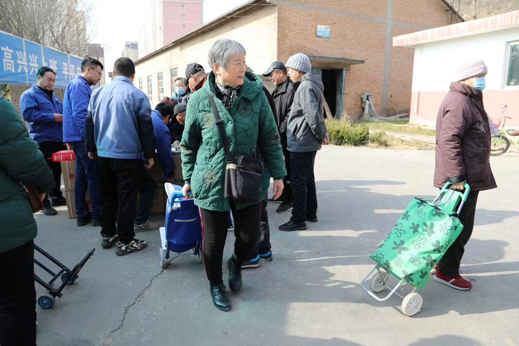 情系職工送溫暖 春節(jié)慰問暖人心 星火機(jī)床附件公司開展春節(jié)“送溫暖”活動