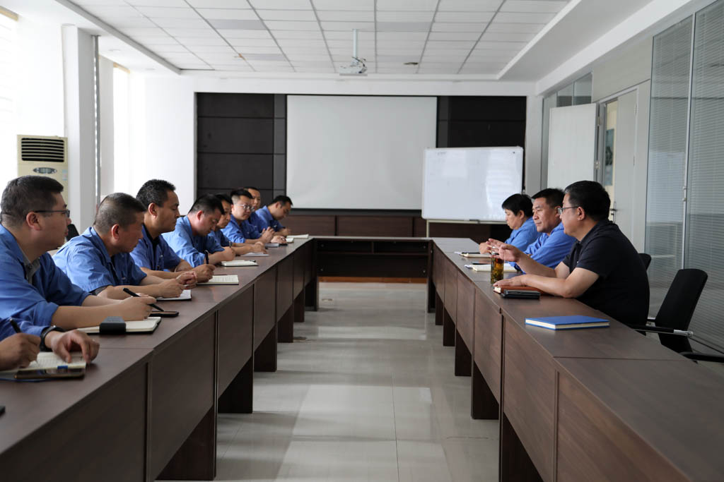 星火數(shù)控公司召開(kāi)新產(chǎn)品定型討論會(huì)議