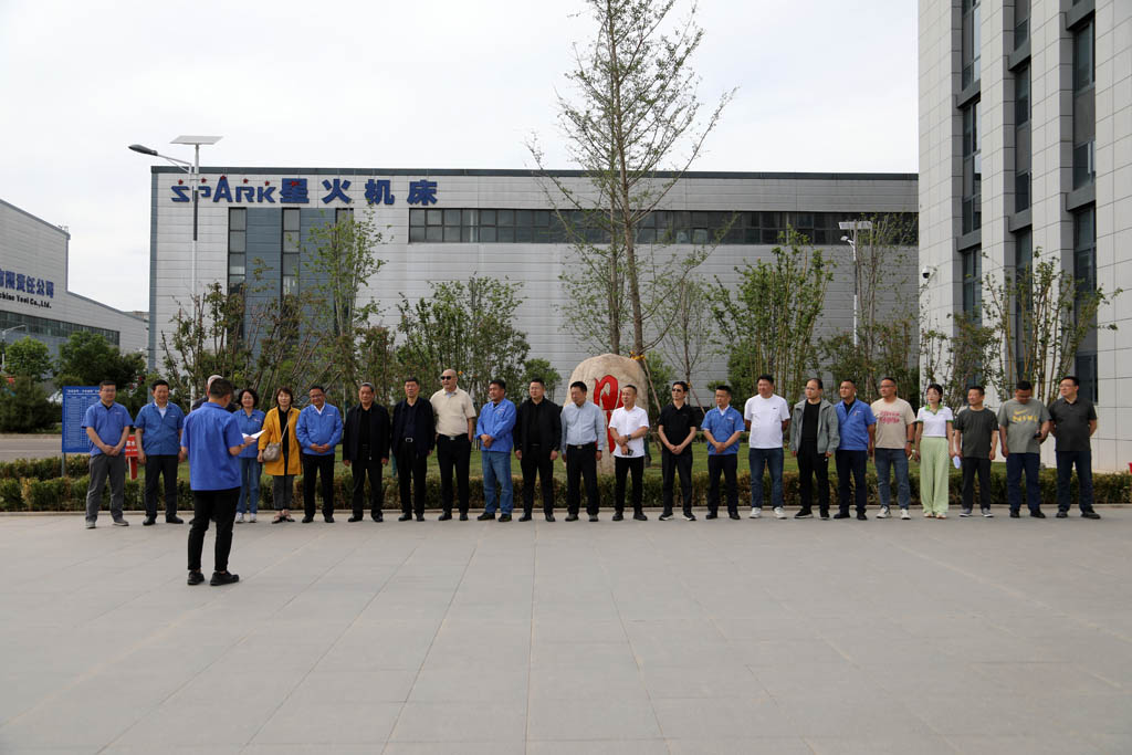 共育長青林 培植百年情 星火數(shù)控公司“見證百年·萬木成林”樹木捐贈活動圓滿舉行