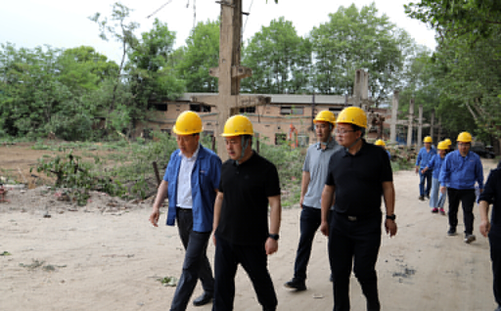 麥積區(qū)委書記趙虎生來星火數(shù)控公司督查包抓重點項目建設(shè)進展