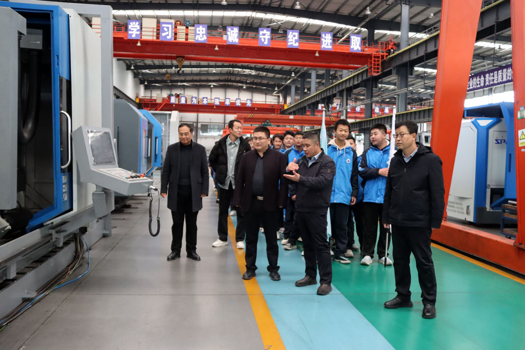 麥積職專學(xué)生走進(jìn)星火數(shù)控開展參觀學(xué)習(xí)活動