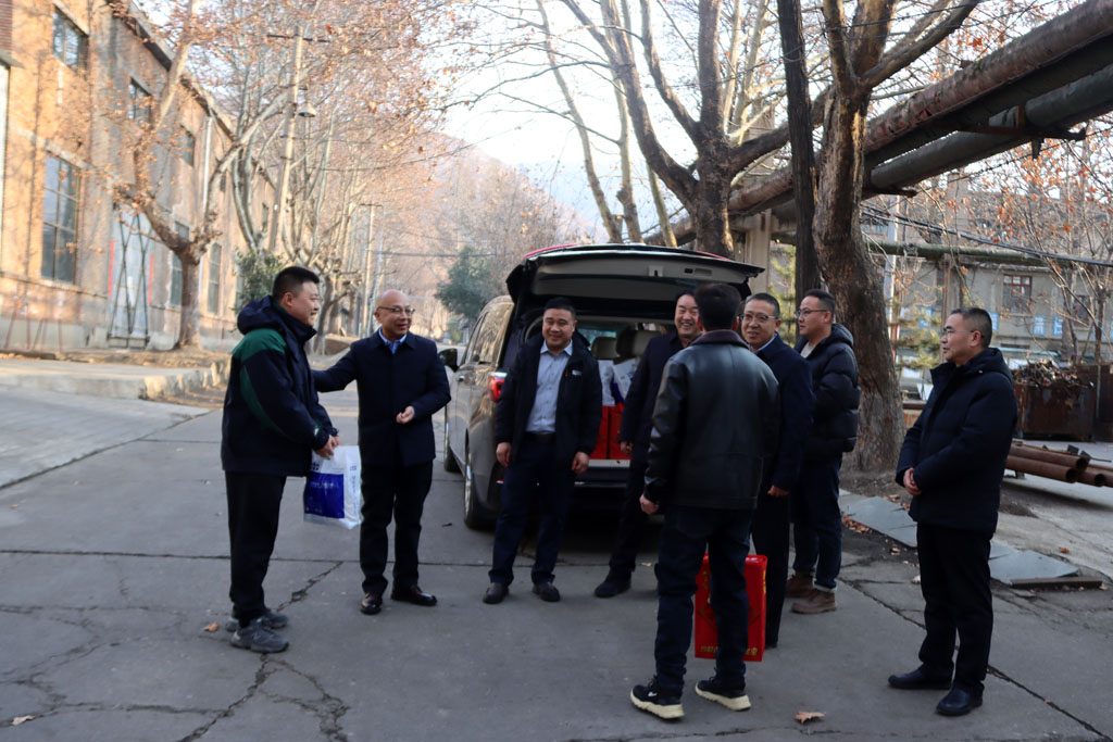 新春送暖，致敬堅(jiān)守——星火數(shù)控公司領(lǐng)導(dǎo)慰問一線在崗職工